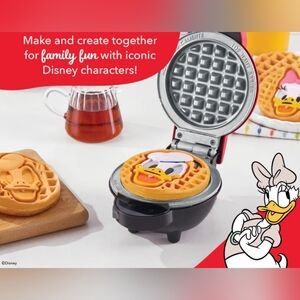 DISNEY DASH Multimaker Mini System 4" Daisy and Donald Duck Waffle Plates